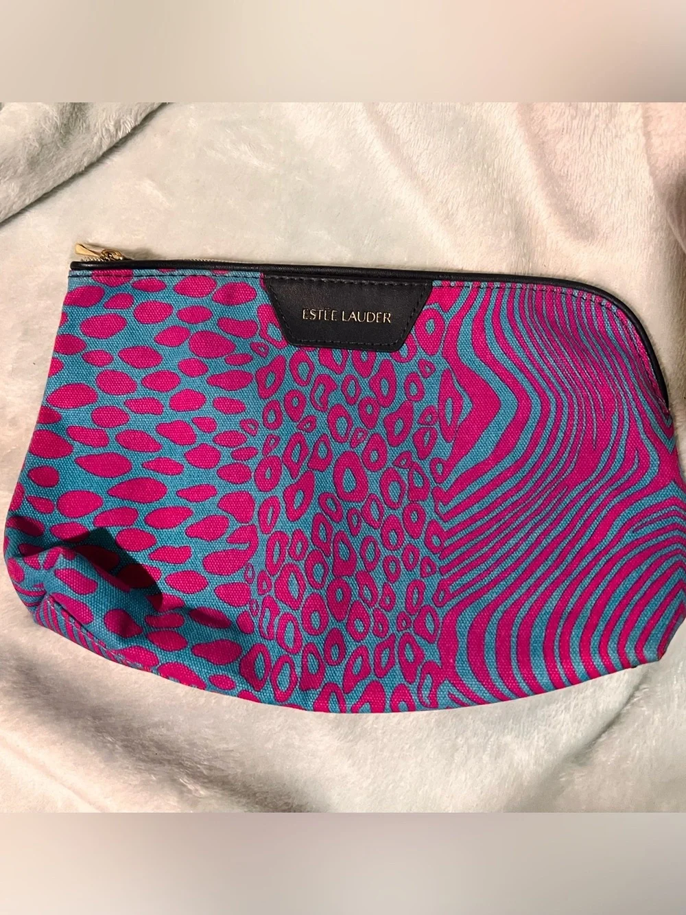 3 bags included.1 Victoria's Secret Pink Clear Top Cosmetic Pouch